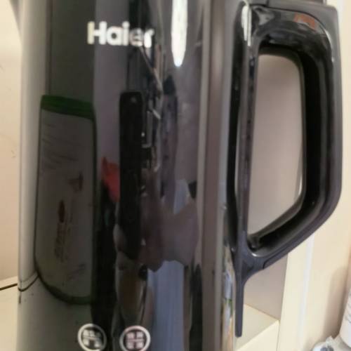 Haier HKT - T2X15B 型1500瓦，電熱水壶