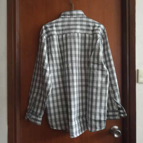 White-Grey Plaid Long-Sleeves Shirt &middot; 灰白格紋長袖襯衫