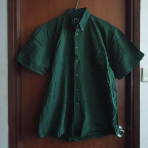 Dark Green Short-Sleeves Shirt &middot; 墨綠色短袖襯衫