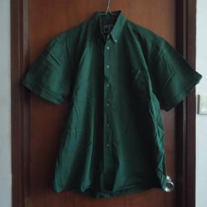 Dark Green Short-Sleeves Shirt &middot; 墨綠色短袖襯衫