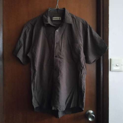 Brown Short-Sleeves Shirt &middot; 深棕色短袖襯衫