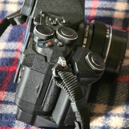 Olympus OM-D EM5 mark II Black with HLD 8G (金屬手柄)