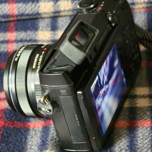 Olympus OM-D EM5 mark II Black with HLD 8G (金屬手柄)