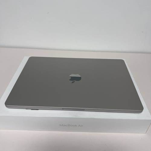 Macbook Air  M2 15&rdquo;2023年/16GB /512GB/電池🔋健康值97%/ 幾乎全新 /原配包裝盒/...