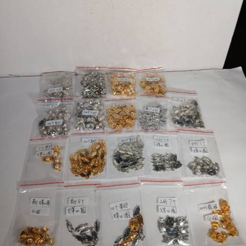 清理舊存貨 手串 /頸鏈銅扣 ，大部分日本進口， 每包150元 如照片顯示 ，多量價錢可...