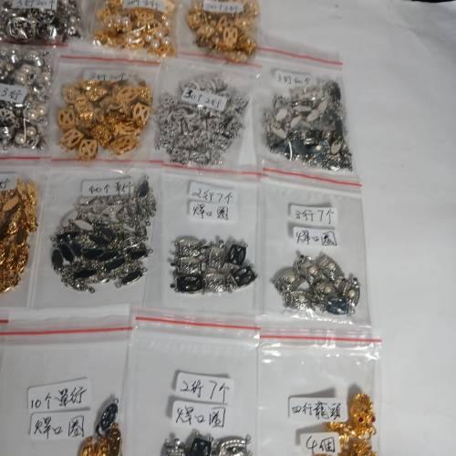 清理舊存貨 手串 /頸鏈銅扣 ，大部分日本進口， 每包150元 如照片顯示 ，多量價錢可...