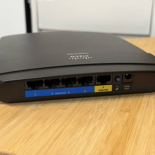 Cisco Linksys E1200 Router 路由器