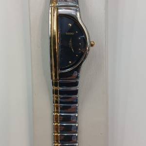 ( 精工錶之冠軍 ) 古董1986 Seiko 1N00-6F20 Rivoli 半月型, 多角拆射玻璃面石英錶,...