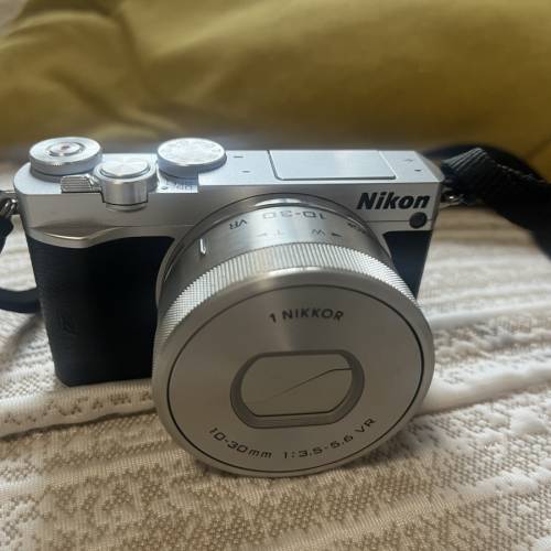 nikon 1 j5 with 10-30mm len