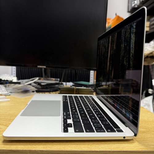 Apple MacBook Pro 13 [2020] (10代4核 i5 / Touch Bar / MacOS 15 Sequoia / 永久...
