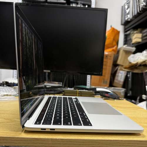 Apple MacBook Pro 13 [2020] (10代4核 i5 / Touch Bar / MacOS 15 Sequoia / 永久...