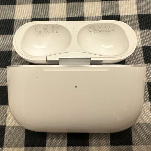 Apple AirPods Pro 2 充電盒 Lightning 版本 行貨 99%新 非常少用和新淨 電量和操作...
