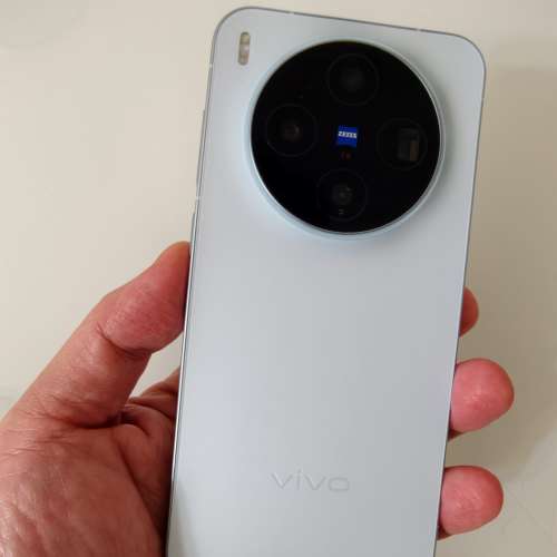 99%新Vivo X300 國行16+512 天藍色全套齊,有發票另跟保護殼