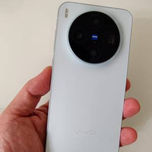 99%新Vivo X300 國行16+512 天藍色全套齊,有發票另跟保護殼