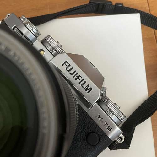 Fujifilm X-T5 silver  16-55mm f2.8 mark 2 四月買同全新
