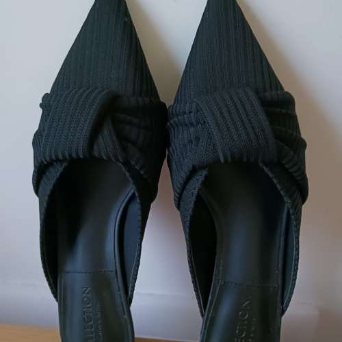 Charles & Keith 黑色尖頭穆勒鞋 mule