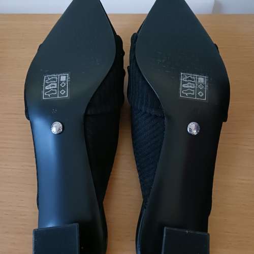Charles & Keith 黑色尖頭穆勒鞋 mule
