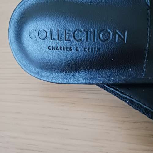 Charles & Keith 黑色尖頭穆勒鞋 mule