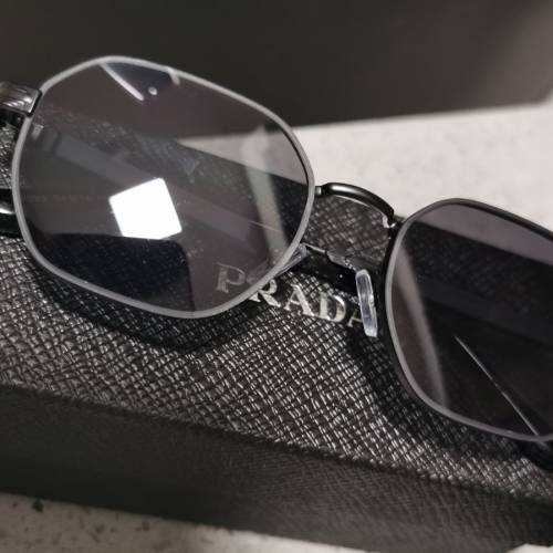Prada 太陽鏡