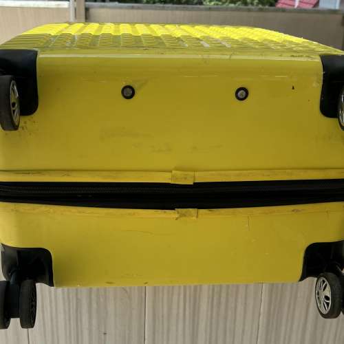 Pierre Cardin 30" 4 wheels soft suitcase can expandable HK$118.00