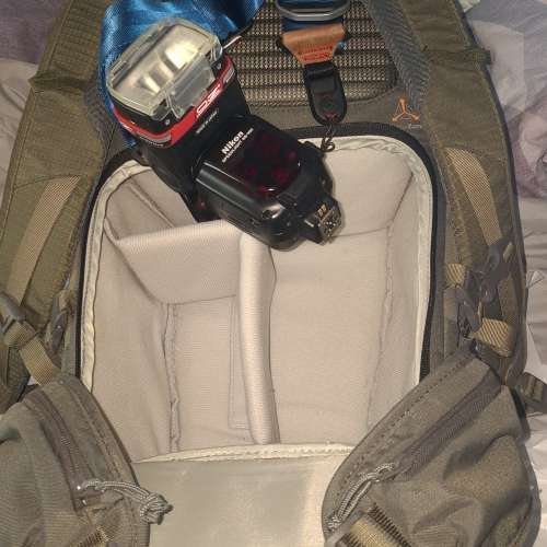 Lowepro 相機袋+Nikon SB900閃燈+ 活動調較相機帶