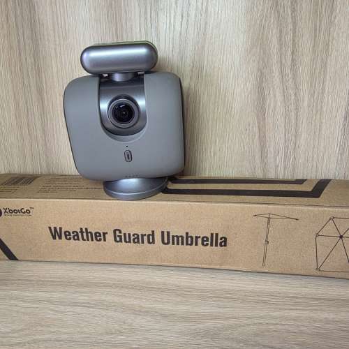 XbotGo Chameleon AI 運動跟拍雲台，配合未使用 Weather Guard Umbrella，一套放售...