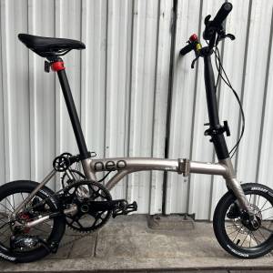 2026 新款 JAVA NEO 3速 桶軸碟剎 14吋 鋁合金折叠車 （ 三折叠小布 國布 ） 送前後...