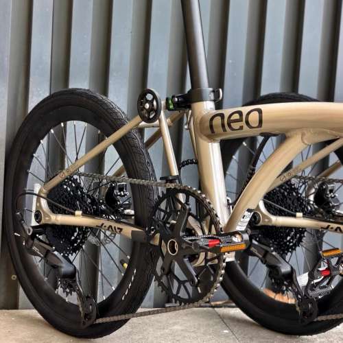 ( 最新款 NEO 20吋 40T飛輪 ) JAVA NEO 9速 油剎 20吋 406 鋁合金折叠車 （三折叠...