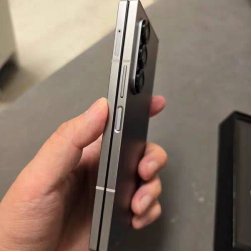 Samsung Galaxy Z Fold6。