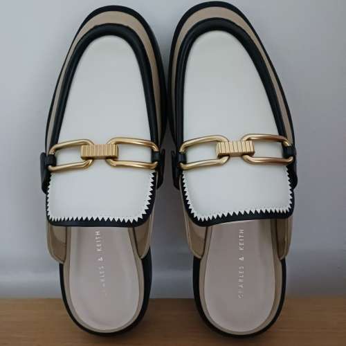 Charles & Keith 白色鏈條穆勒鞋 mule (women&rsquo;s shoes)