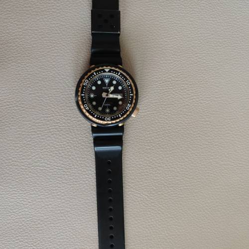 Seiko 1978金吞復刻石英1000M