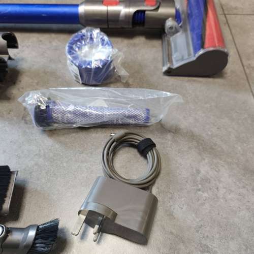 Dyson V8 Fluffy Pro Cordless Vacuum Cleaner 無線吸塵機 (新換電, 已清潔)