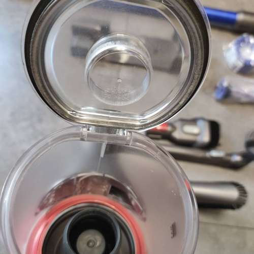 Dyson V8 Fluffy Pro Cordless Vacuum Cleaner 無線吸塵機 (新換電, 已清潔)