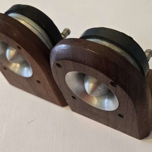 美國製 JBL 2402H Bullet ULTRA-HIGH FREQUENCY DRIVER 一對,跟花梨木座