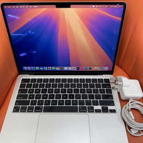 99%New Apple MacBook Air 13吋 2022年 M2 6+1TB 星光色 香港行貨 有配件 首選超值