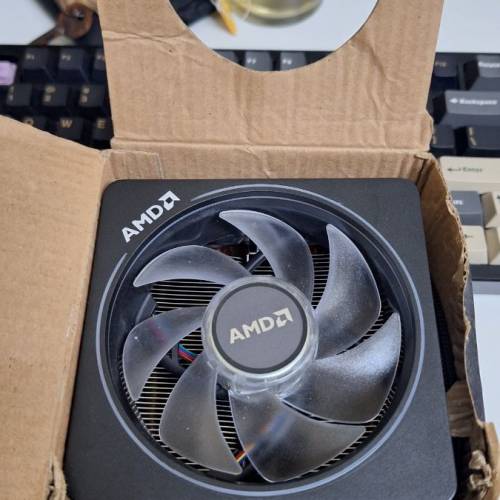 AMD Wraith Prism 幽靈散熱器