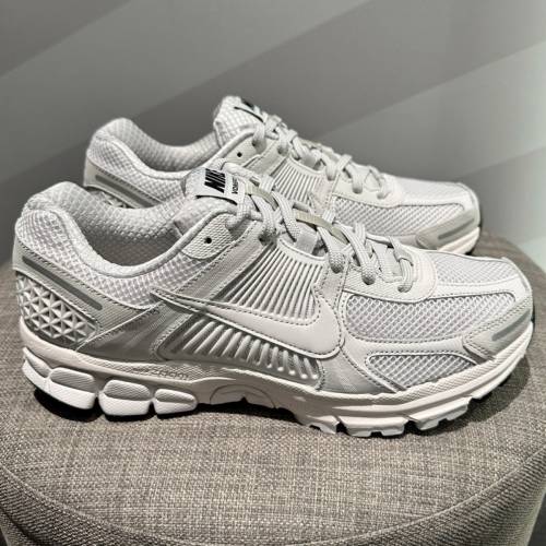 🇭🇰出閒置Nike Zoom Vomero 5