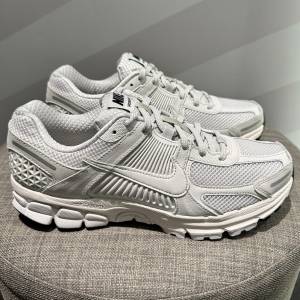 🇭🇰出閒置Nike Zoom Vomero 5