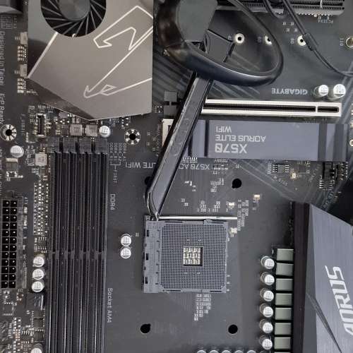 AMD Ryzen 5 5600X + Gigabyte  B550 AORUS 主機板