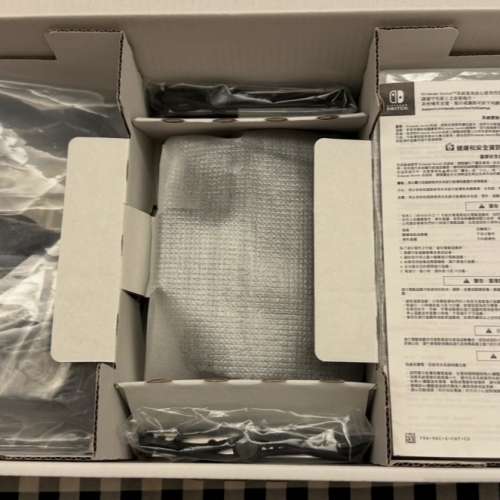 Switch 1 任天堂遊戲機套裝 行貨 99%新 非常少用和新淨 只機背有輕微使用痕跡 當時...