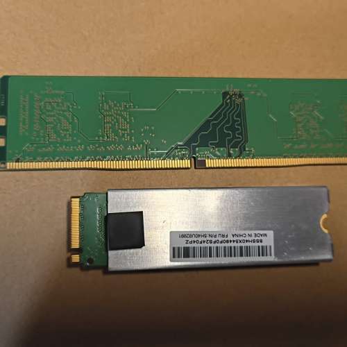 SAMSUNG MZVLB512HBJQ-000L7 及 美光 DDR4 3200 8GB