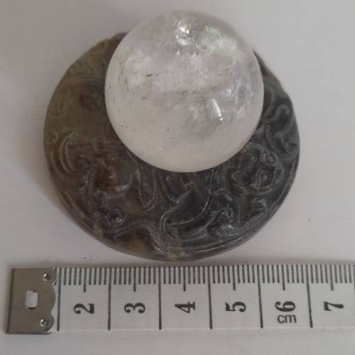 多用途古玉圓環.55mm.  刻上數款小動物，可作吊件用，另配上30mm天然水晶作小擺件用...