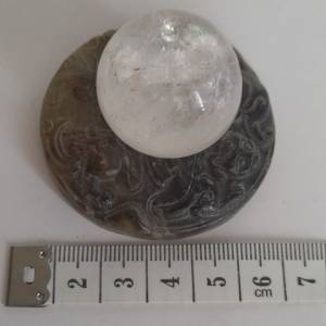 多用途古玉圓環.55mm.  刻上數款小動物，可作吊件用，另配上30mm天然水晶作小擺件用...