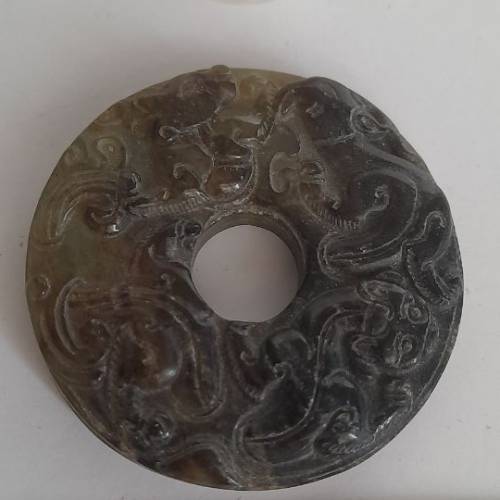 多用途古玉圓環.55mm.  刻上數款小動物，可作吊件用，另配上30mm天然水晶作小擺件用...