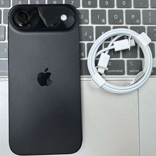 行貨 iPhone Air 256GB 黑色，新淨、電池100%，香港行貨、原廠保養