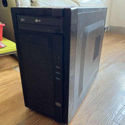 電腦主機