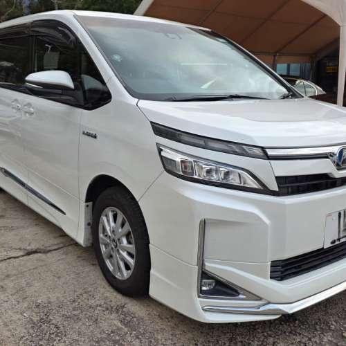 Toyota VOXY HYBRID FACELIFT