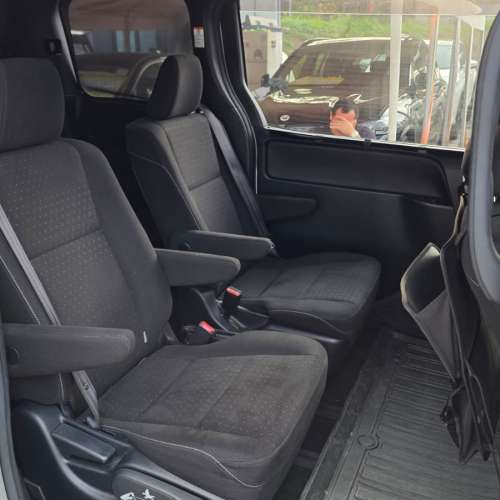 Toyota VOXY HYBRID FACELIFT