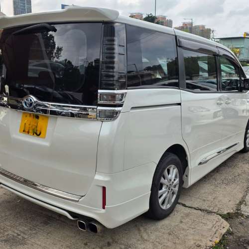 Toyota VOXY HYBRID FACELIFT