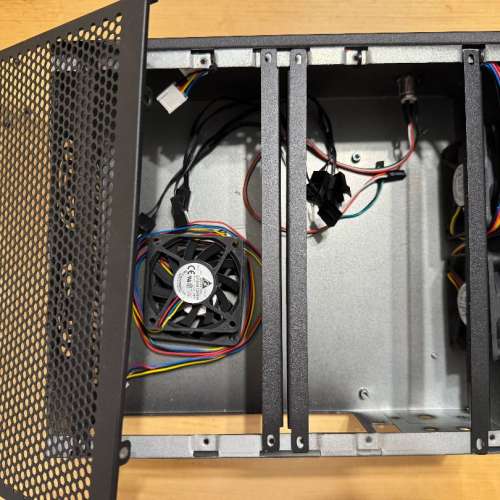 ITX 機箱連風扇